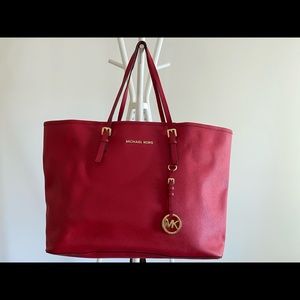 MICHAEL KORS Jet Set Travel Tote, RED